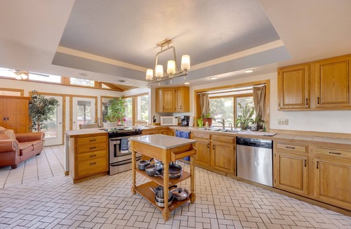 West Colorado Springs House | 3 mi from Garden of the Gods | Hot Tub & Sauna