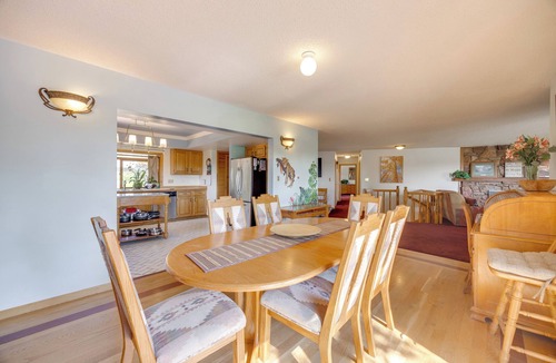 West Colorado Springs House | 3 Mi to Garden of the Gods: Quiet Home w/Hot Tub!