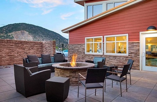 Glenwood Springs Hotel | 3-Star Hotel ∙ Residence Inn Glenwood Springs