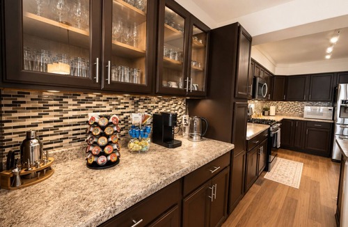 Green Valley Ranch House | 3200 sqft 5BRD 9 beds sleeps 16 Games