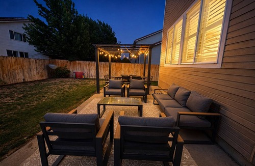 Green Valley Ranch House | 3200 sqft 5BRD 9 beds sleeps 16 Games