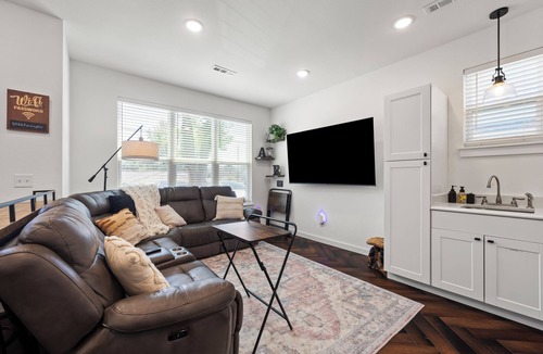 Fayetteville House | 3BR Cottage near UofA and MTB