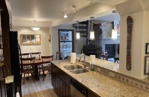 Vail Condo | 3BR w/loft @ 9 Vail Rd in the Heart of Vail Village, Parking, Hot Tub & Pool!