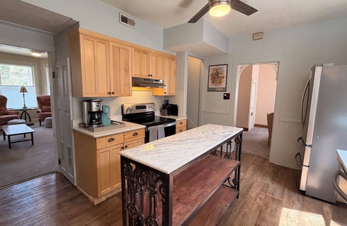 Manitou Springs House | 4 Bedrooms w/All En-Suite BA ~ 2 Blocks to Cog Railway~ Incline~ Large Hot Tub