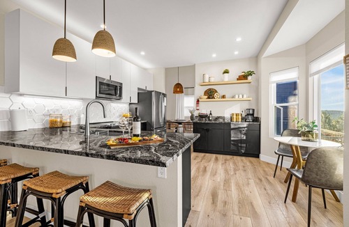 Peregrine House | 4 Kings|Sleeps 10|Hot Tub|Air Hockey|Amazing Views