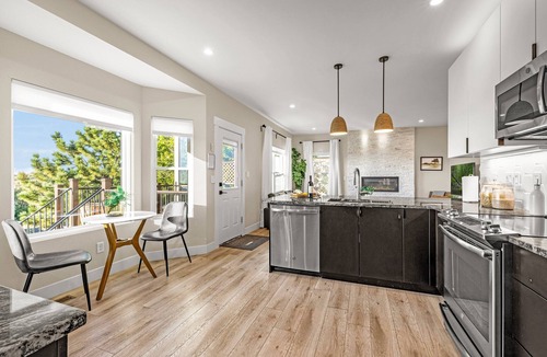 Peregrine House | 4 Kings|Sleeps 10|Hot Tub|Air Hockey|Amazing Views
