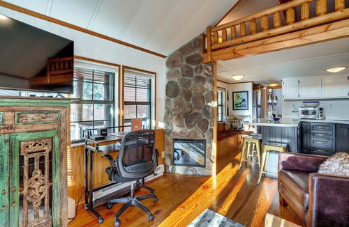 Breckenridge Cabin | 4 Mi to Slopes! Breck Mtn Base w/Hot Tub Access