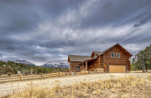 Salida Cabin | 40 Private Acres Dog-Friendly Hot Tub