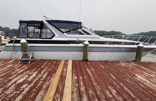 Elkton Boat Rental | 46 foot yacht docked at Dolphins Marina on the Elk River with AC.