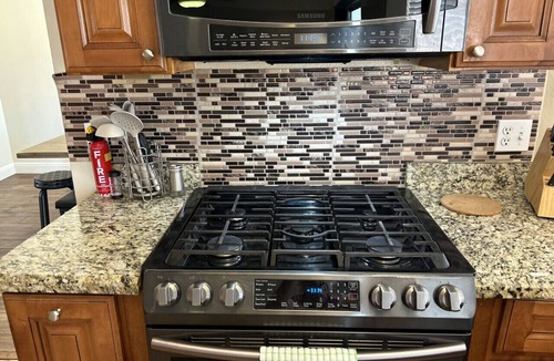 Chinatown House | 4bdrm 3 miles-Convention Center/Strip 2kings Games