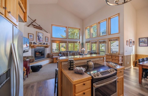 Keystone House | 4BR/3 Bath Townhome in the Keystone Ski Area. Private hot tub. Walk to lifts.