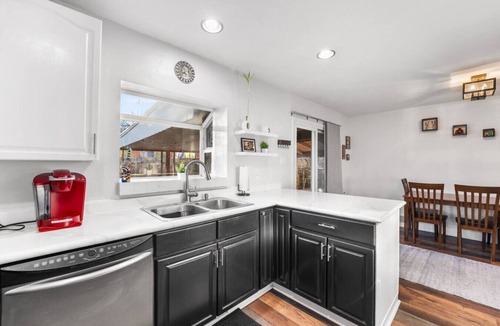 Alta Vista Area House | 4BR Family Home | 2 King Beds | Firepit | BBQ | Fenced Yard
