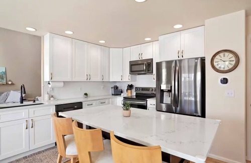 East Quincy Highlands House | 4BR w/Theater Room & EV Charger! Fam Friendly!