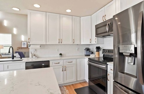 East Quincy Highlands House | 4BR w/Theater Room & EV Charger! Fam Friendly!