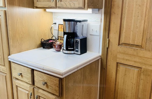 Woodland Park House | 5 bd 4 bth, AC, fireplace, hikes, waterfalls, salt water hot tub, walk to town!