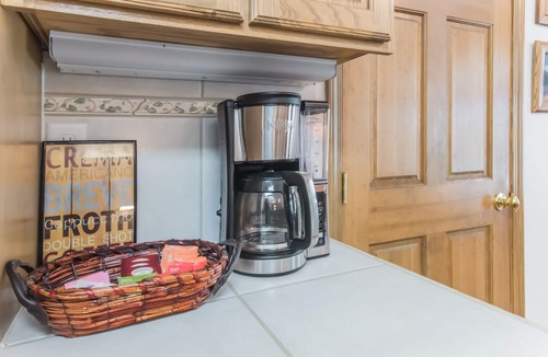 Woodland Park House | 5 bd 4 bth, AC, fireplace, hikes, waterfalls, salt water hot tub, walk to town!
