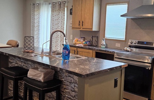 Jay House | 5-bedroom mobile home, 2 miles from America's Adventure Outdoor Park. Jay