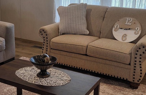 Jay House | 5-bedroom mobile home, 2 miles from America's Adventure Outdoor Park. Jay