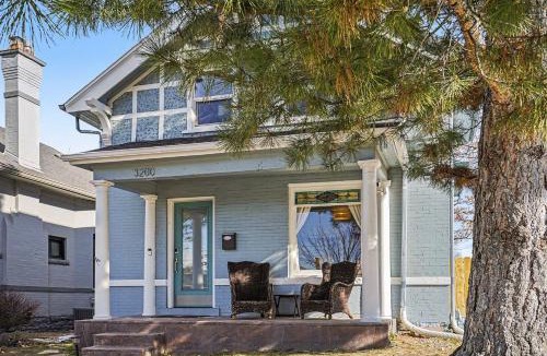 Cole House | 5-Bedroom Victorian Home Private Yard Sleeps 10