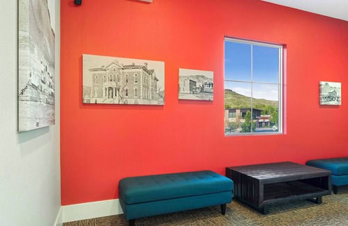 Golden Apartment | 5 Mi to Red Rocks! Updated Home Near Hiking Trails