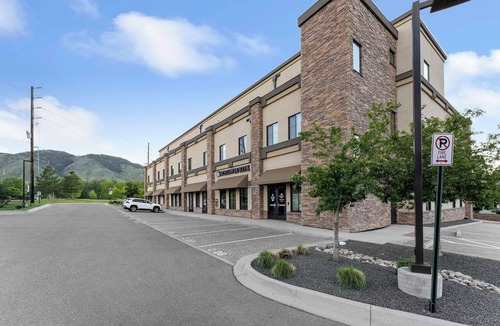 Golden Apartment | 5 Mi to Red Rocks! Updated Home Near Hiking Trails