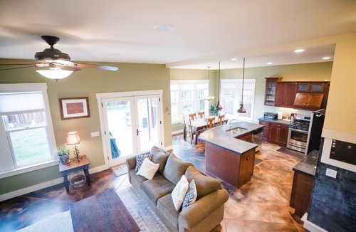 Buena Vista House | 5BR - South Main's Iconic Green Craftsman Retreat - Steps to River & Parks