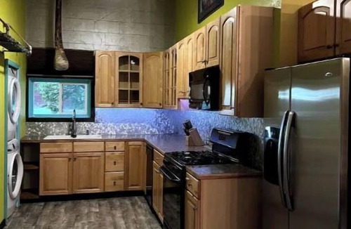 Longmont House | 5th Ave Pond Side Retreat