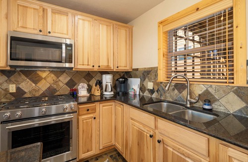 Pole Creek House | 67 Fireweed 27A Fun pet friendly 4 bedroom hot tub and Air Conditioning