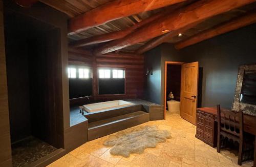 Oak Creek House | 6BD 7BA Skadi Gista 7200sqft perfect for large groups