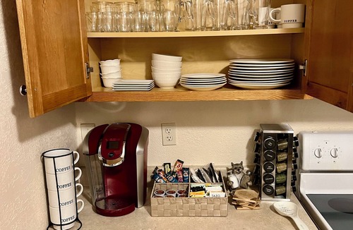 Dam East - West House | 6BR-5BA Sleeps 16 with HOT TUB 2 Kitchens 2 Master Bedrooms