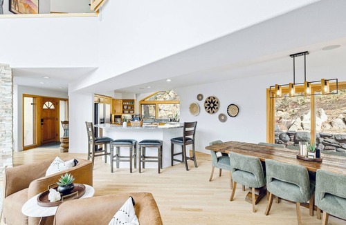 Boulder House | 6BR Mountain Retreat Pool Walk to Pearl St