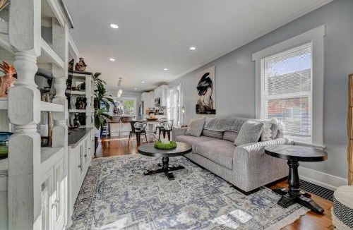 Colorado Springs House | 6BR Stylish Home Hot Tub Games Near Old Colo
