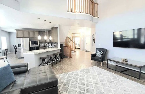 Northglenn House | 7BR-5bath-Near ScenicTrail/Easy Access to Downtown