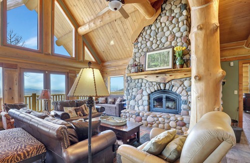 Hartsel House | 7BR Mountain Retreat ~ Hot Tub ~ Epic Mtn Views ~ Game Room ~ Wood Fireplaces