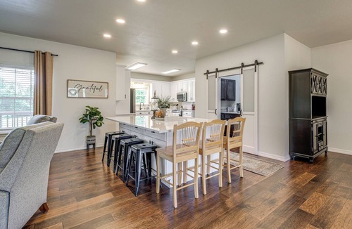 Pea Ridge House | 8-Acre Family Reunion Retreat! 8 Mi to Bentonville