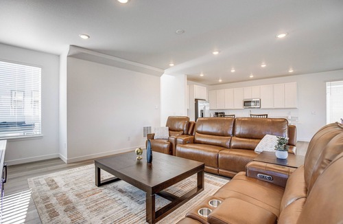 Centennial House | 8 Mi to Denver Tech Center: Business-Ready Retreat