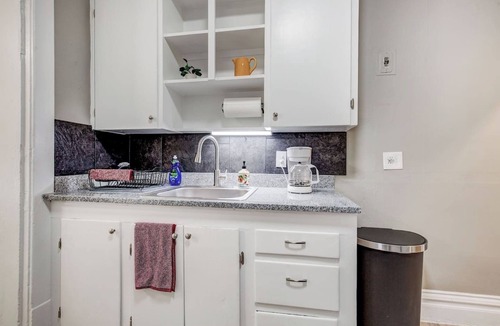 Cheesman Park Apartment | 94 Walk Score | Capitol Hill Denver | New King Bed