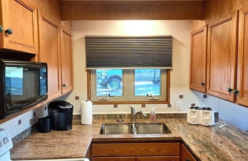 Glenwood Springs House | A Peaceful Mountain Sanctuary Offering Family-Friendly Comfort