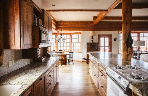 Montrose House | A River Runs Through It - Quiet Family Retreat, Garage Game Room, 5 min to Store