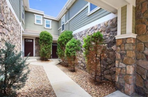 Meridian House | A spacious and modern townhome nestled in the heart of Meridian.