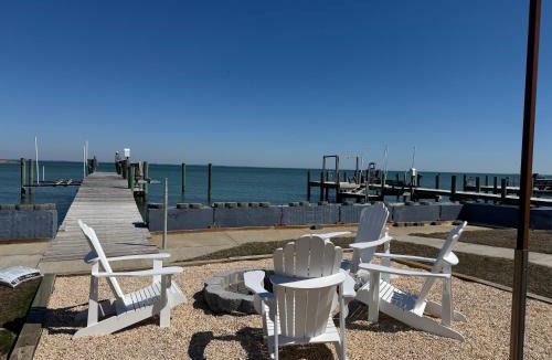 Almont House | A True Serenity! Coastal Waterfront Retreat, 4 bedrooms, private pier