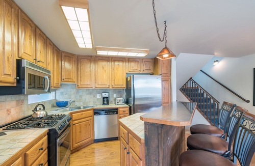 Telluride Condo | Across from Lift 7 | 2BR + Loft | Hot Tubs, Fireplace, Walk to Town