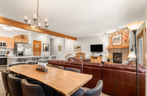 Four O'Clock House | Across From Ski Lift, Hiking. Walk to Town.