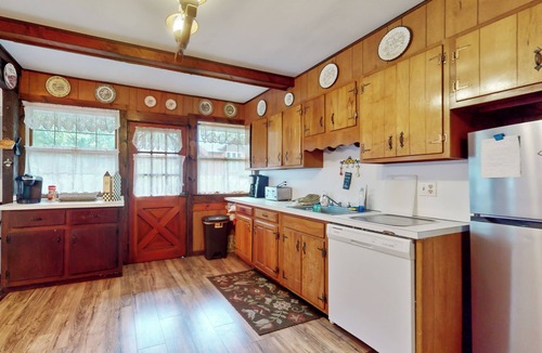 Lake Luzerne-Hadley House | Adirondacks in Style! Lake House w/Deck, Fire Pit