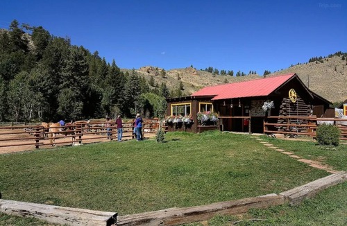 Almont House | Adventure Hub: Fish, Raft, Ride ATVs & Horses from Your Rustic 2-Bedroom Cabin