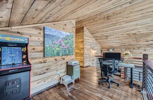 Alma House | Alma Cabin 30 Mins to Breckenridge - Hot Tub - Game Room - Workstation - Starlink WiFi