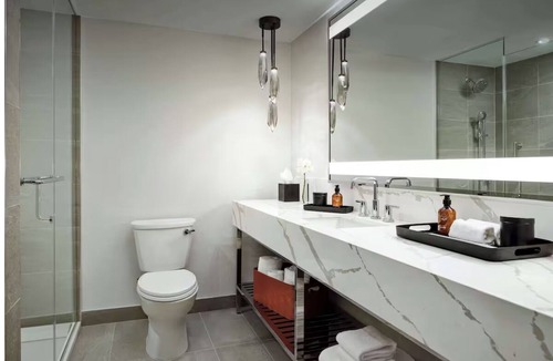 Peak 9 Hotel | Alpenrock Cultural Stay w/Main Street Dining, Shopping Fun & Mountain Views