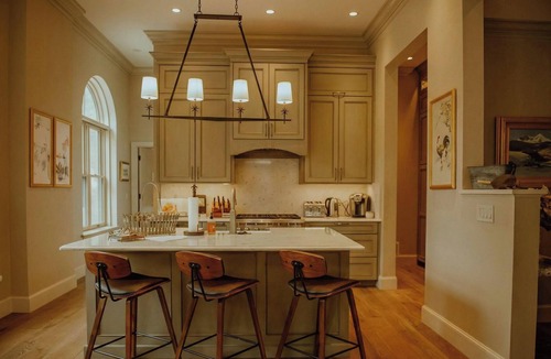 Ouray Condo | Amphitheater Suite Sleeps Four - Citizen's Bank Collection