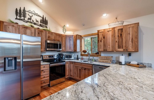 Pine Cabin | Angler’s Hideout- 2 Bdrm- New- National Forest & River Close-Mountain Views
