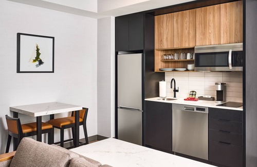 Southmoor Park Hotel | Apiary Hotel Belleview Station Denver